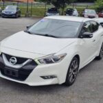 2017 Nissan Maxima image 1