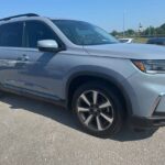 2023 Honda Pilot Touring image 3